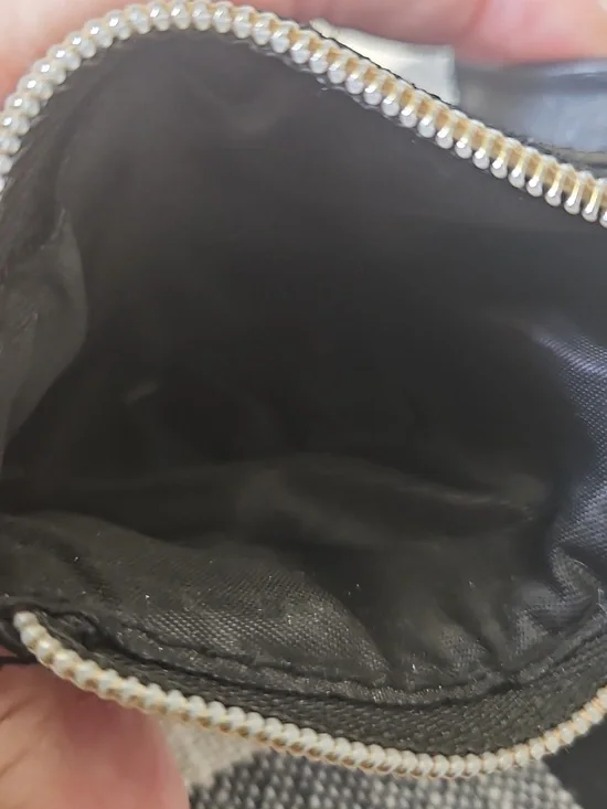 Victoria's Secret Black Card Holder with Silver Heart Keychain - Picture 5 of 8